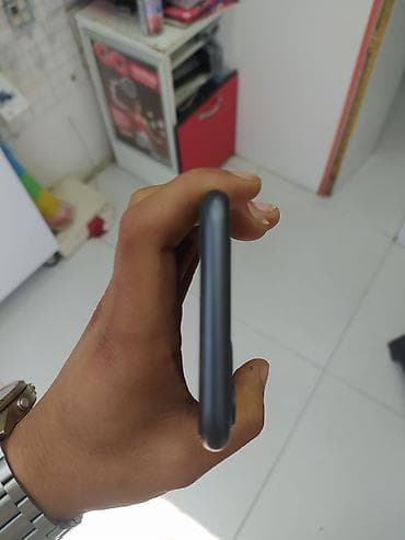 iphone 100: IPhone 11, 64 GB, Qara, Barmaq izi — 5