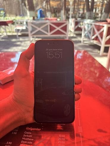 ayfon 4es: IPhone 14 Pro, Gümüşü — 2