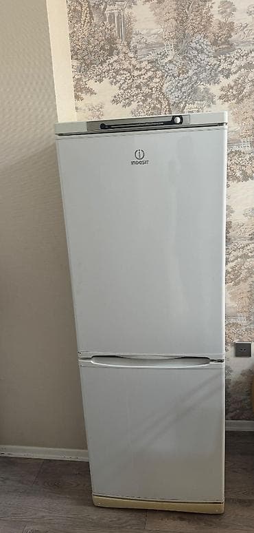 İşlənmiş 2 qapılı Indesit Soyuducu Satılır, rəng - Ağ