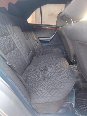 disk qabi: Mercedes-Benz C-Class: 2.2 l | 1995 il Sedan — 5