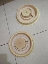 cuce ucun yem qablari: Cücələr üçün su qabları. Sovet dövründən qalmadır. 2 ədəddir. 1, 2 və — 2