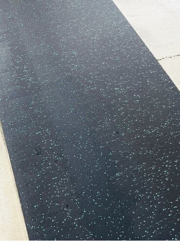 parket topdan satis: Rezin döşəmə Rulon formasinda 4 ve 10 mm Məhsul: Qara əsaslı, ağ xırda — 6