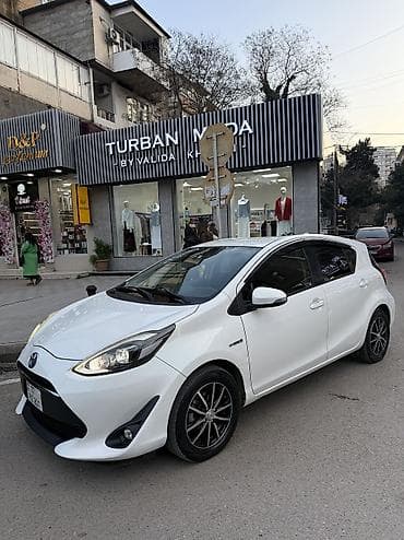 DEPOZİT 200!!!Toyota Aqua icarəyə verilir qalmamaq şərti ilə Bütün