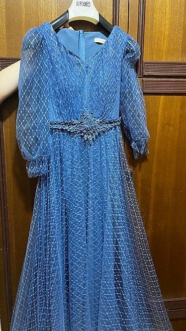uzun don: Mavi, uzun ziyafət geyimi.Sadəcə 1 dəfə geyinilib.110 azn alinib 60 — 2