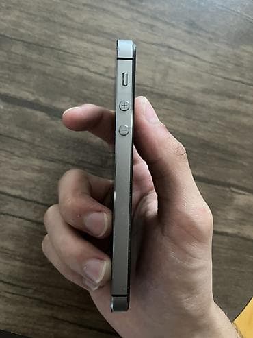 IPhone 5s, 64 GB, Space Gray, Barmaq izi — 5
