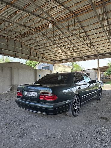 opel vectra b: Mercedes-Benz 270: 2.7 l | 2000 il Sedan — 4