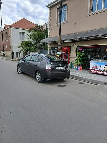 daewoo 2005 model: Toyota Prius – hibrid hetçbek - Rəng: tünd boz (metallik) - Kuzov: 5 — 5
