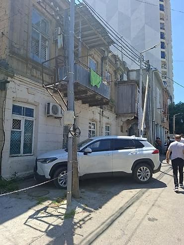 Seherin merkezinde. 28 may metrosunun teze cixisinin yaxinliginda — 10