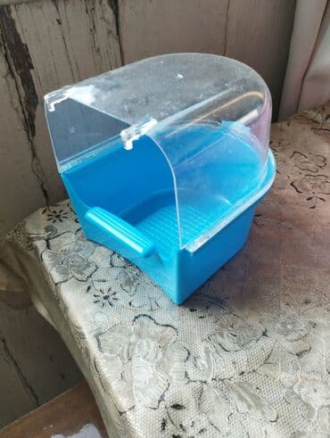 сетка для клетки попугая: Dəyirmi günbəz formalı, qəhvəyi metal çubuqlu quş qəfəsi. Qəfəsin — 3