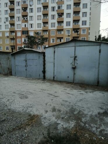 8 mkr: Sumqayıt 10 mkr. Qaraj satilir hündürlüyü 2.10 Eni 4 metr uzunluğu 6 — 2