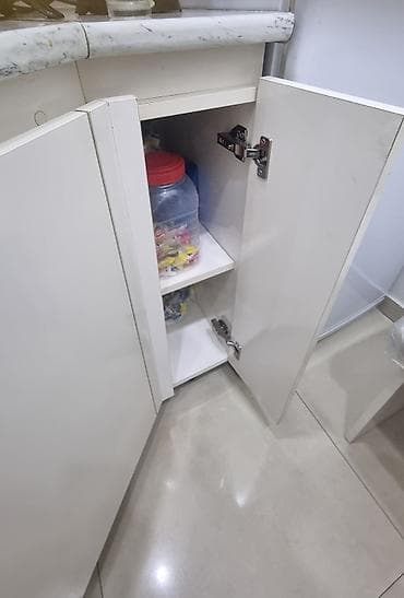 Mətbəx mebeli: Ağ rəngli müasir mətbəx mebeli dəsti.uzunluğu 3,30sm az istifadə — 9