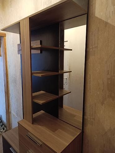 İşlənmiş, 1 qapı, Güzgülü, Qəhvəyi, Açılan, Düz dolab