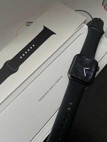 Apple Watch Series 5 40 mm (qara) – silikon Sport Band ilə