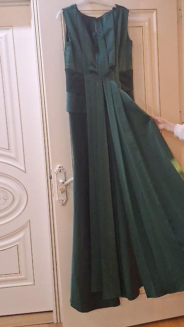 Женская одежда: Zümrüd yaşı tonunda uzun ziyafət donu - Model: qolsuz, V-şəkilli — 4