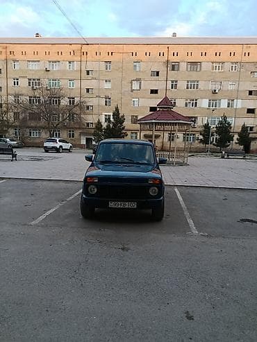 niva satisi: LADA Niva 4x4, mavi rəng, 3 qapılı off-road kuzov. Güclü tam ötürücülü — 2