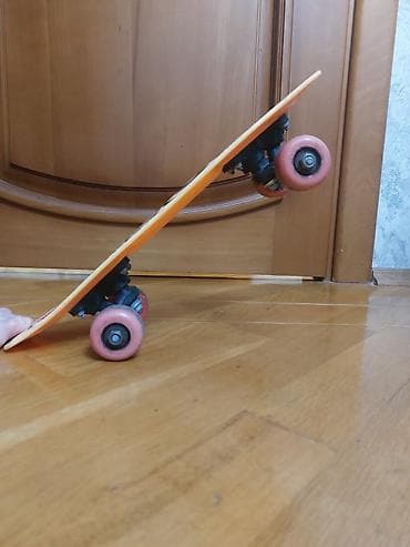 çant: Plastik mini-skateboard (penny board üslubunda) - Material: möhkəm — 2