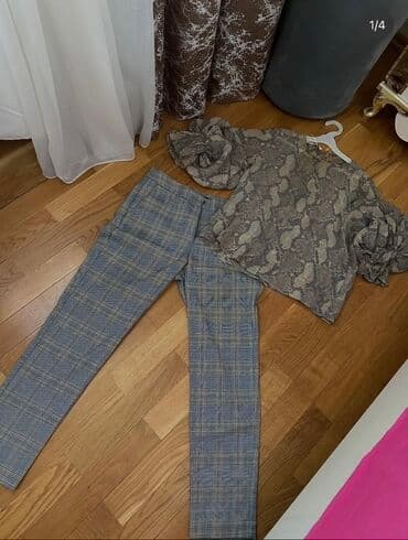 ZARA brendindən olan bu qadın kostyumu, damalı şalvar və ilan dərisi