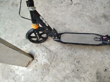 трюковой самокат в бишкеке: Qara rəngdə, yığcam, uniseks skuter. Qatlanan alüminium çərçivə, ön — 1