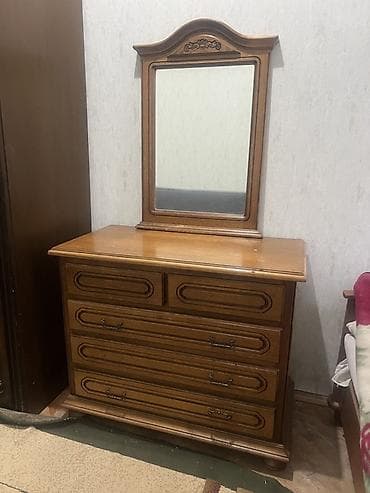 qedimi komod: Güzgülü — 1
