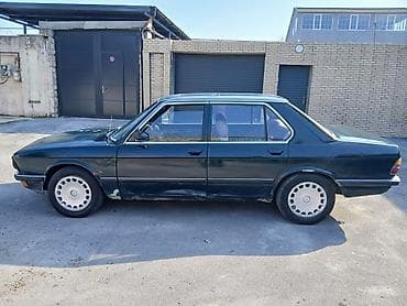 bmw ekran sekilleri: BMW 5 Series sedan (E28 nəsli) Xüsusiyyətlər: - Kuzov: 4 qapılı — 4