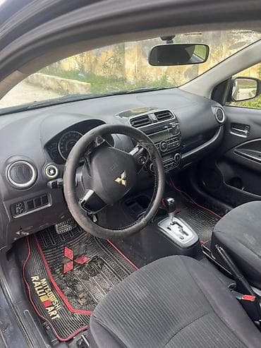 yan guzguler: Mitsubishi Attrage / Mirage G4 sedan - Rəng: qara - Kuzov: 4 qapılı — 5