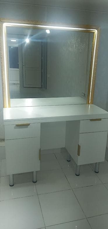 masa piknik: Ağ rəngli vizaj/peykan masa dəsti – böyük güzgü və LED işıqlı çərçivə — 1