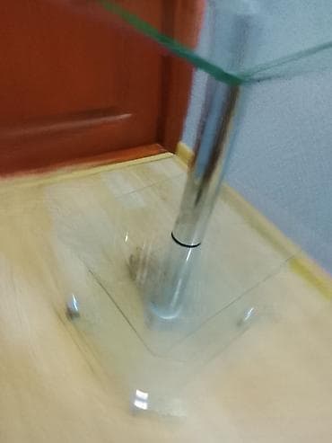 Şüşə üçmərtəbəli telefon altlığı və ya dekor üçün altlıq. - Material — 4