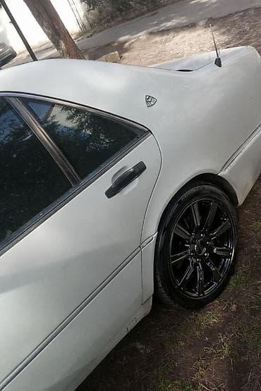 mersedes vita: Mercedes-Benz S-Class W140 sedan, ağ rəng. - Kuzov: geniş və rahat — 4