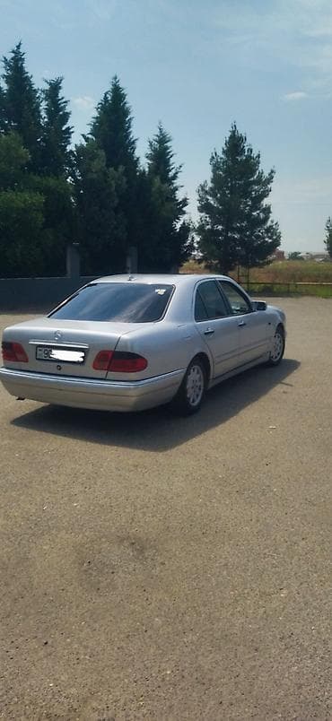 disk 14: Mercedes-Benz E-Class: 2.3 l | 1996 il Sedan — 6