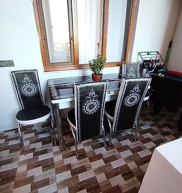 utu masasi: Metbex masa ve oturacaqlar
Ela veziyetde cox az işlenib — 2