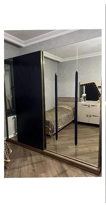 Dolab 200azn. Olcu: Uzunluq 2,40sm, hündürlük 2,15sm, en 60sm