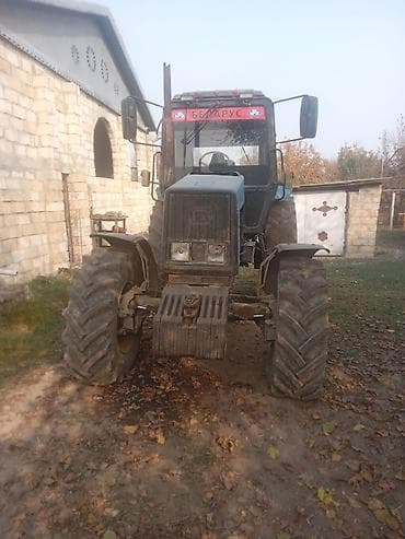 Məhsul: MTZ Belarus 1221 traktor Xüsusiyyətlər: - Model: Belarus 1221