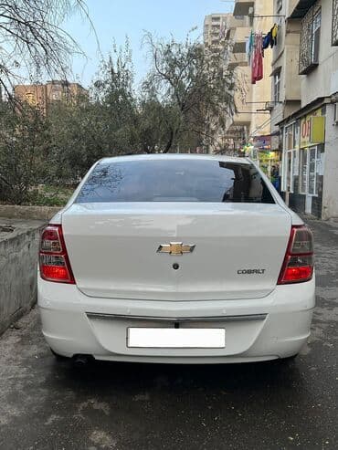 qadın masini: Chevrolet Cobalt: 1.5 l | 2023 il 160025 km Sedan — 2