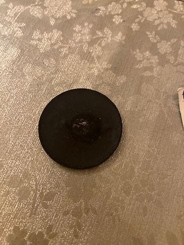 sam disk: KIA loqolu təkər mərkəz qapağı (emblem) - Rəng: qara fonda gümüşü KIA — 2