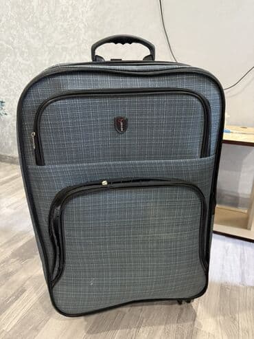 Təkərli səyahət çamadanı - Rəng: boz-çəhrayı tonlarda xırda xətli