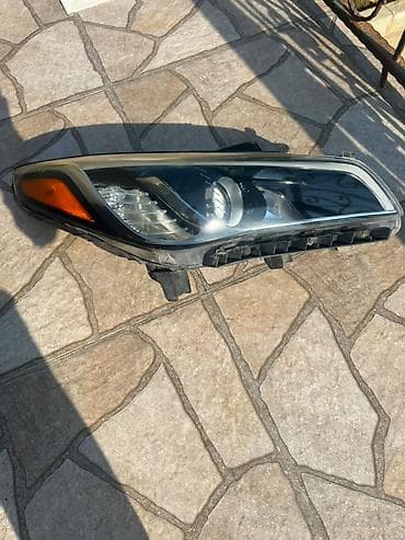Sağ, Yaxın və uzaq vuran işıqlar Hyundai, 2015 il, Orijinal, ABŞ, İşlənmiş