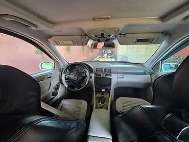 e 3 2: Mercedes-Benz C 230: 2.5 l | 2006 il Sedan — 4