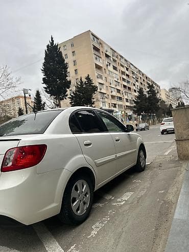Kia: Kia Rio: 1.4 l | 2010 il Sedan — 4
