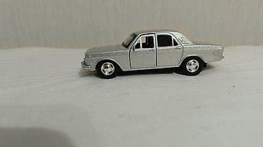 dvd diskləri: Metall kolleksiya modeli – klassik sedan miniatürü - Korpus: tökmə — 4