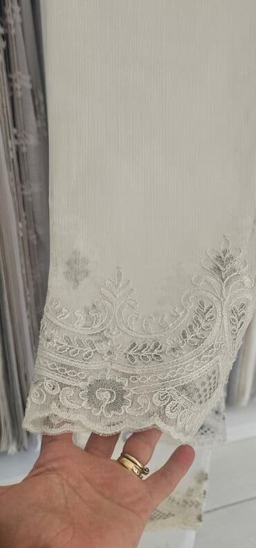 Миски: Zərif naxışlarla bəzədilmiş bürünc rəngli pərdələr, otağa isti və — 3