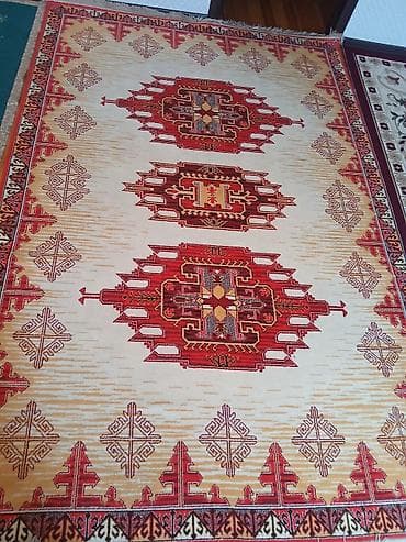 Xalı dəsti – 2 ədəd 1) Bej-qırmızı türk/qoçbuynuzu motivli xalı -