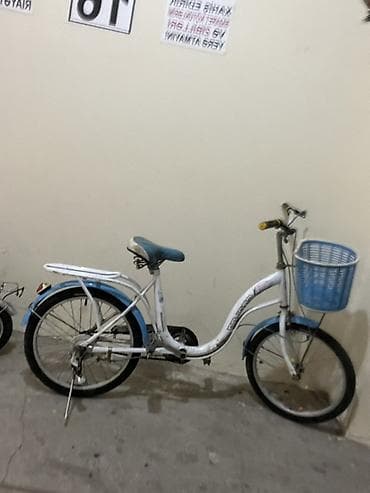 suktur: Uşaq/yunior şəhər velosipedi - Rəng: ağ-göy - Ölçü: təxminən 20–22 — 2