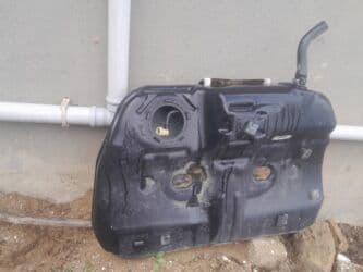 Radiatorlar: Məhsul: Avtomobil üçün yanacaq çəni Təsvir: - Metal korpuslu, qara — 3