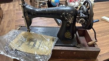 CD, DVD disklər və kassetlər: Antik mexaniki tikiş maşını – əl ilə fırladılan (kranklı) model — 2