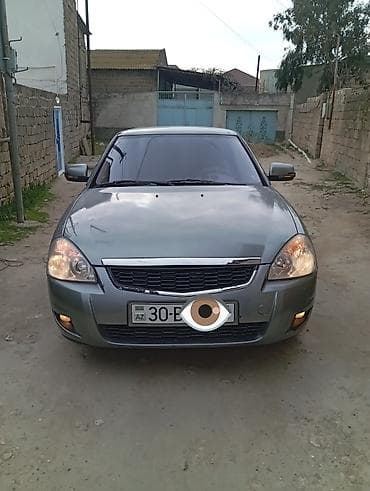 vaz mator: LADA Priora sedan, boz rəng. Xüsusiyyətlər və təchizat: - Kuzov: 4 — 1