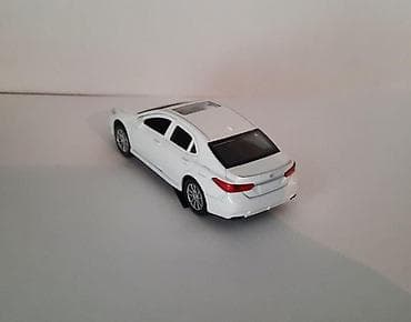 Metal avtomobil modeli – Toyota Camry (miqyas təxmini 1:32) - Rəng — 2