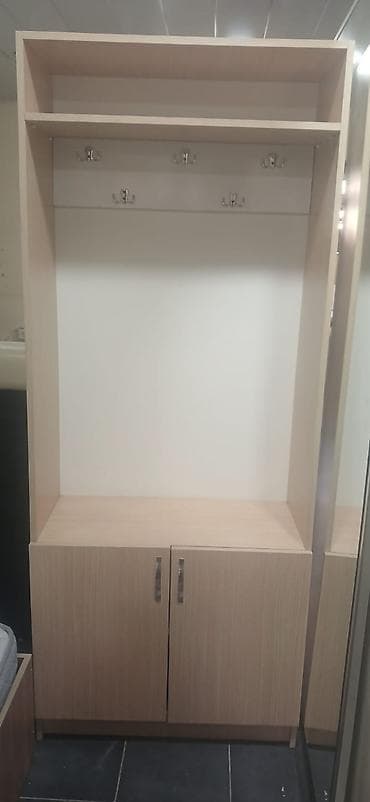 parça skaf: Dəhliz şkafı. Hünd 210, eni 85, dərin 35. qiymeti. Qırığı sınığı — 3