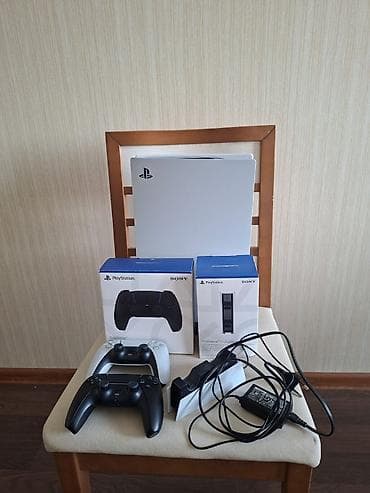 ps3 hard disk: Sony PlayStation 5 diskli versiya. Əla vəziyyetde. 2 eded dir. Evde — 3