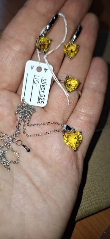 tek qas qizil sirqalar: Комплекты. Новые — 17