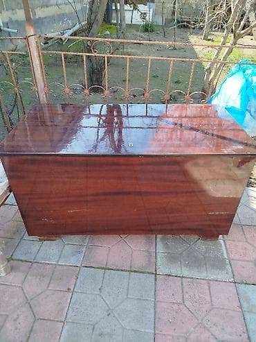 Taxta sandıq/çeşka - Material: cilalı təbii ağac, tünd qəhvəyi